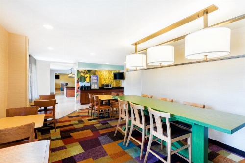 Baymont by Wyndham Savannah Midtown image 18
