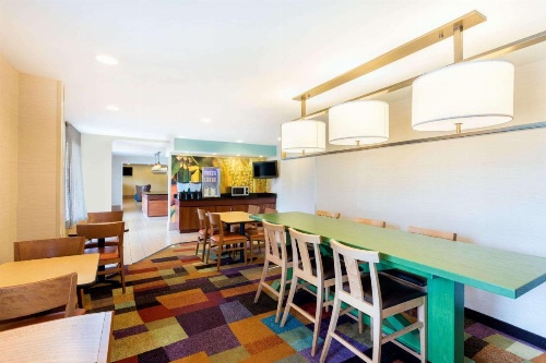 Baymont by Wyndham Savannah Midtown image 26