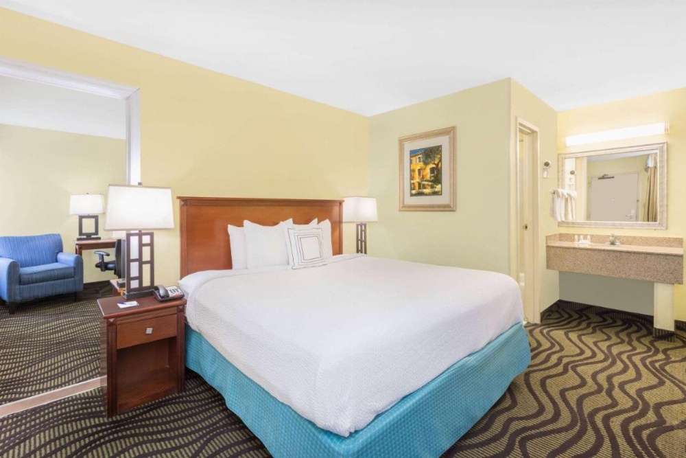 Baymont by Wyndham Savannah Midtown Image 28