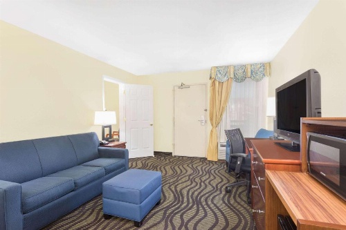 Baymont by Wyndham Savannah Midtown image 29