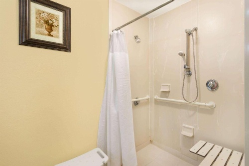 Baymont by Wyndham Savannah Midtown image 32
