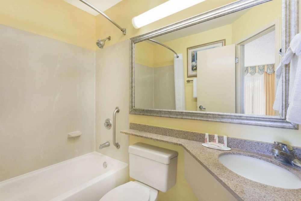 Baymont by Wyndham Savannah Midtown Image 33