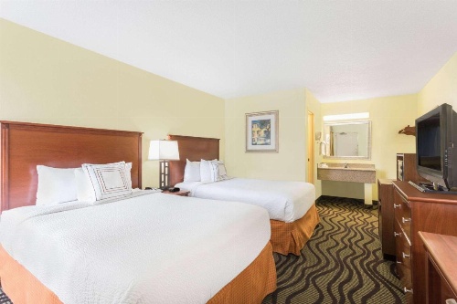 Baymont by Wyndham Savannah Midtown image 34